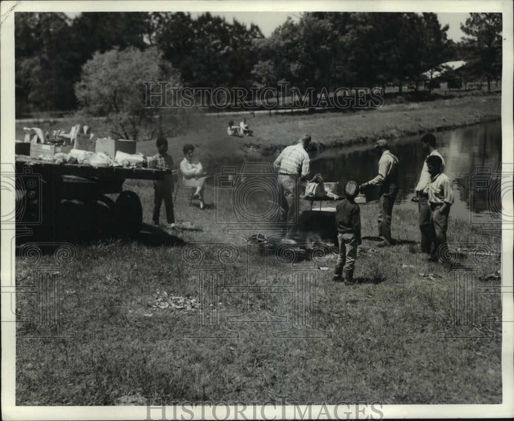 1973 Press Photo Group of friends having barbecue with their family near a pond- Historic Images