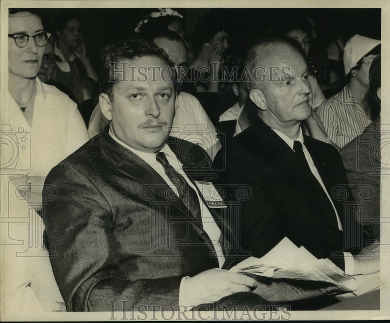 Load image into Gallery viewer, 1960 Press Photo Fliegers &amp; Francis W. Tully at Newsmen Trial in Municipal Court
