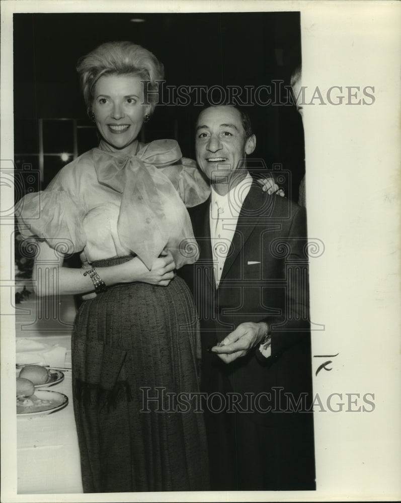 1963 Press Photo Eddie Arcaro and Mrs. Elliott. - nob05666- Historic Images