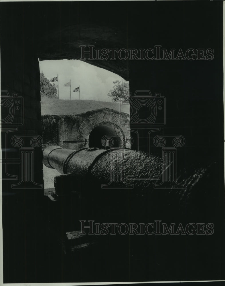 1975 Press Photo Fort Morgan Cannon is Silent now - Historic Images