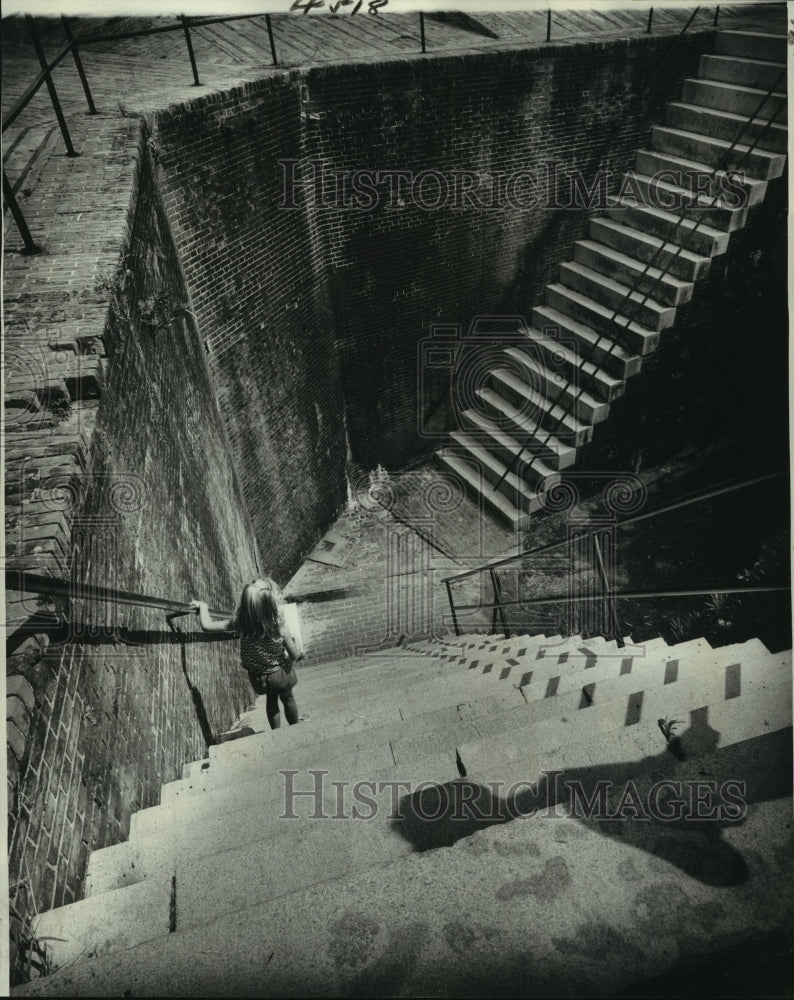 1975 Press Photo Many steps for little feet - Fort Morgan- Historic Images