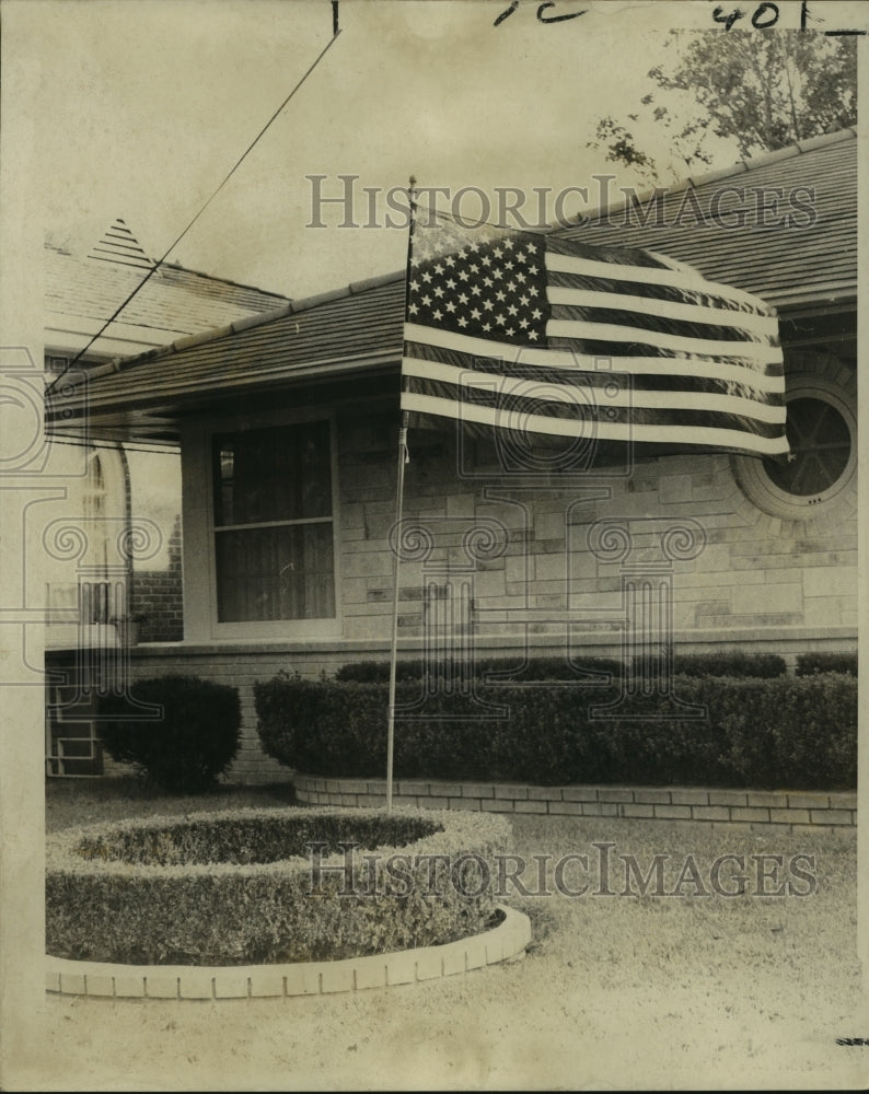 1969 Press Photo American Flag flies over Mr. &amp; Mrs. Andrew Lopez Home - Historic Images