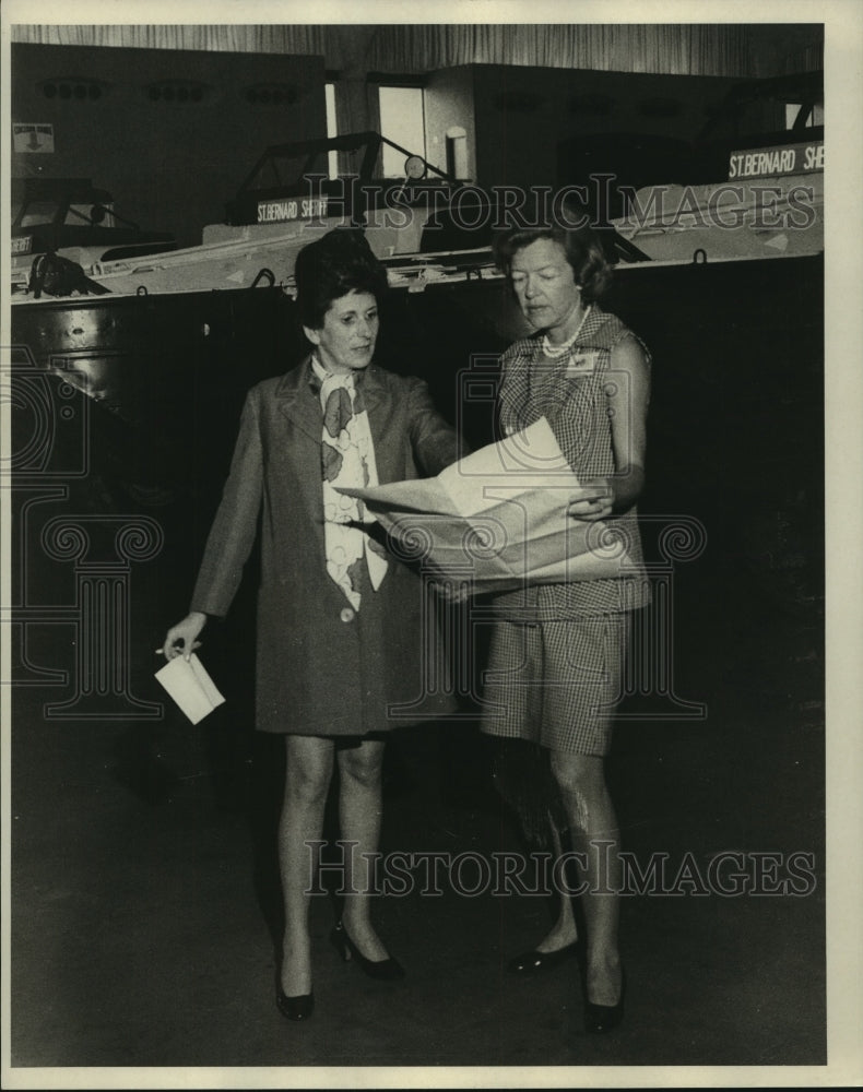 1970 Press Photo Hurricane Foresight preparation delegates in Rivergate- Historic Images