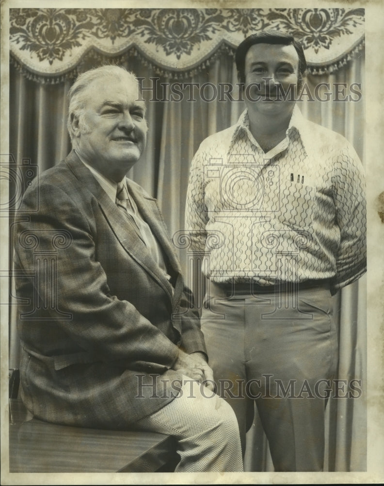 Load image into Gallery viewer, 1973 Press Photo Merlin Wilson &amp; Joseph Ford of the Homebuilders Association
