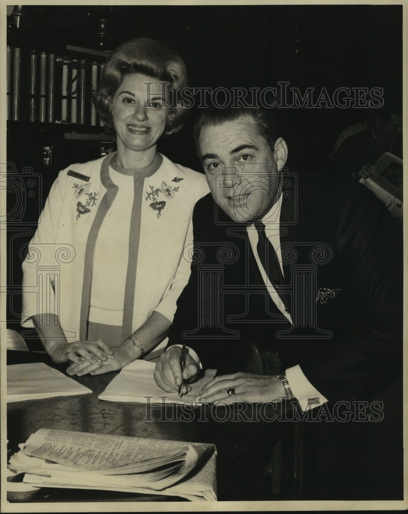 Load image into Gallery viewer, 1965 Press Photo Mr. and Mrs. James E. Fitzmorris, Jr. in his office.
