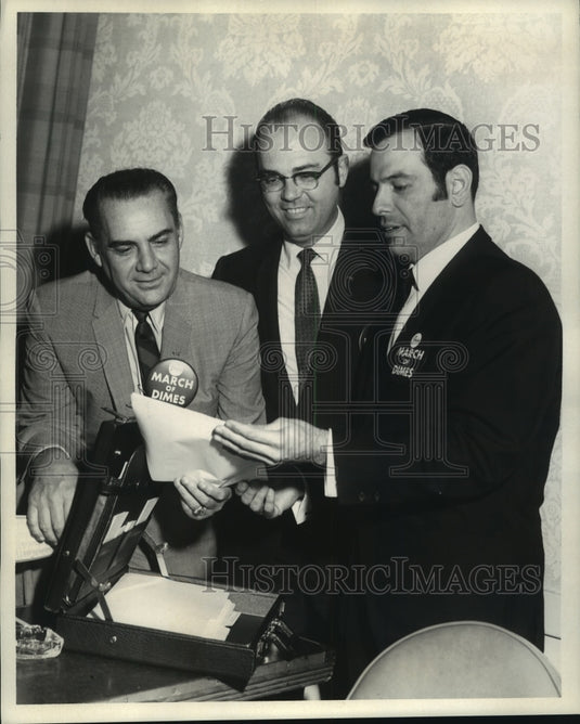 1969 Press Photo Discussing plans for Las Vegas Night fund-raising events.- Historic Images