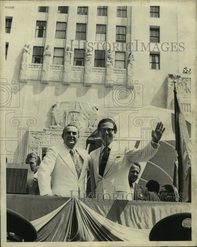 1972 Press Photo Lt. Gov. James Fitzmorris with William Guste - Historic Images