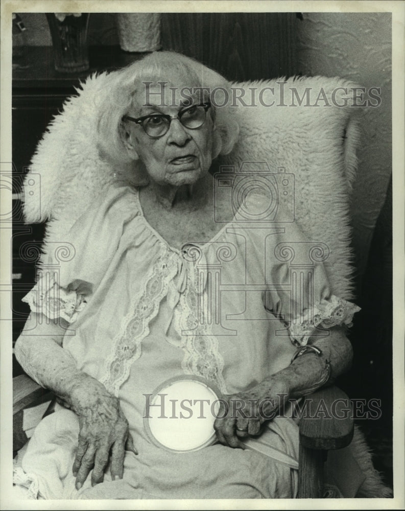 1972 Press Photo Lavinia Miller Ellis celebrates her 100th birthday- Historic Images