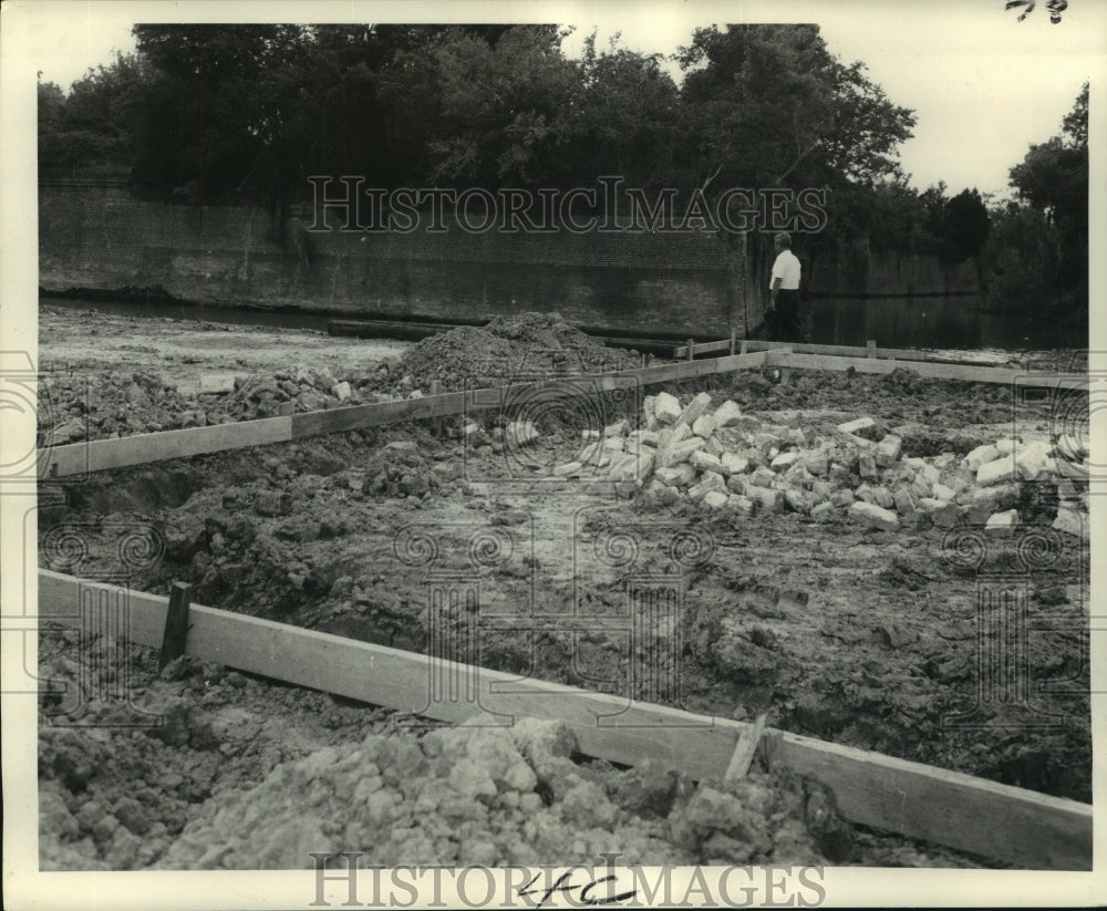 1968 Press Photo Ft. Macomb backdrop for new marina construction. - nob06464
