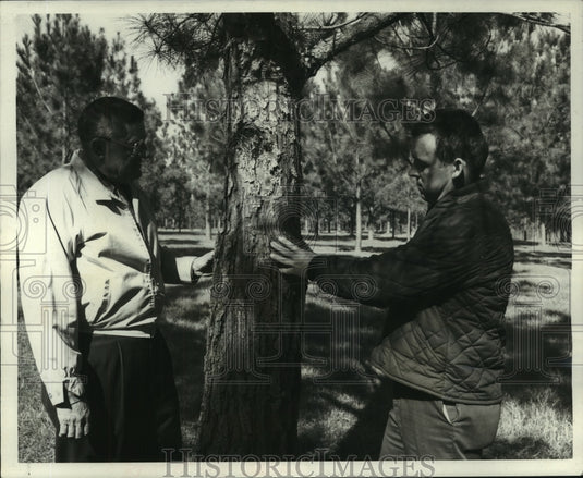1971 Press Photo Marion Bonner, conservationist & Leonard Bosch, forester