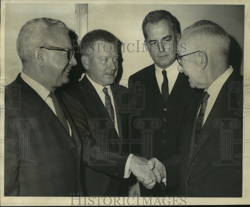Load image into Gallery viewer, 1967 Press Photo J.D. Rives Surgical Society members - nob06507
