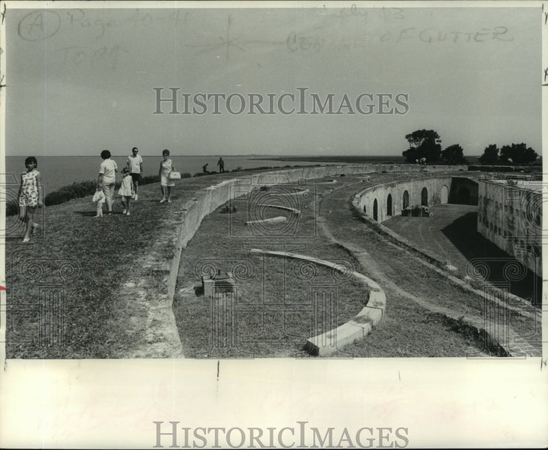 Load image into Gallery viewer, 1969 Press Photo Visitors explore historic Fort Pike. - nob06537
