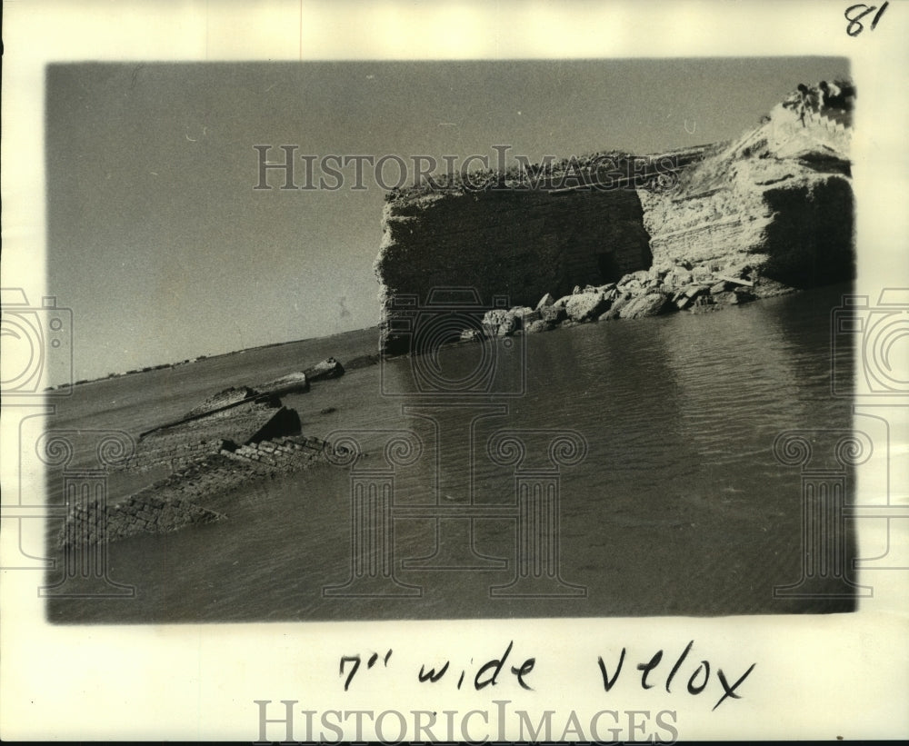 1974 Press Photo Walls of Ft. Livingston lies in water from 1915 hurricane.- Historic Images