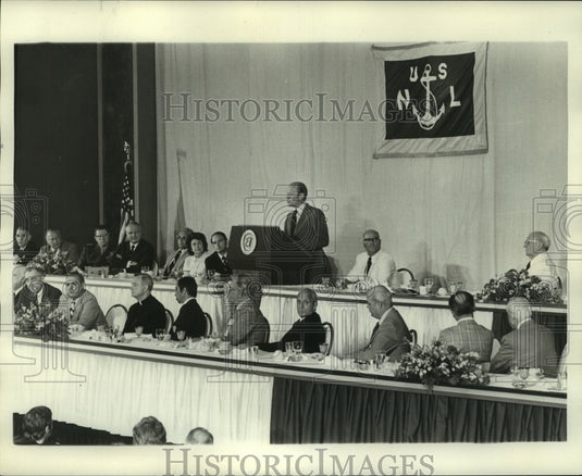 1975 Press Photo President Ford in a meeting of USNL- Historic Images