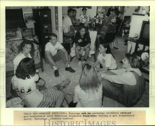 1990 Press Photo Foreign Exchange Students Visit with American Students at Party- Historic Images