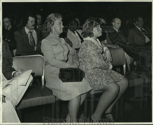 1975 Press Photo Mrs. James E. Fitzmorris and daughter Lisa- Historic Images