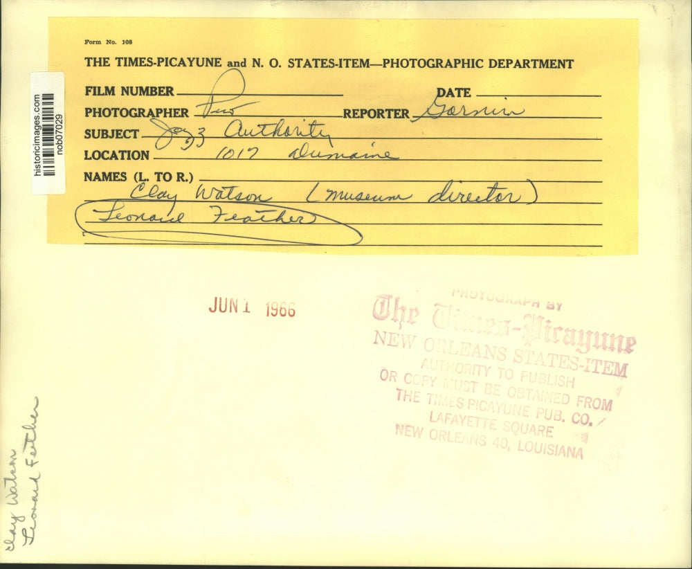 1966 Press Photo Leonard Feather shows New Encyclopedia of Jazz to Clay Watson