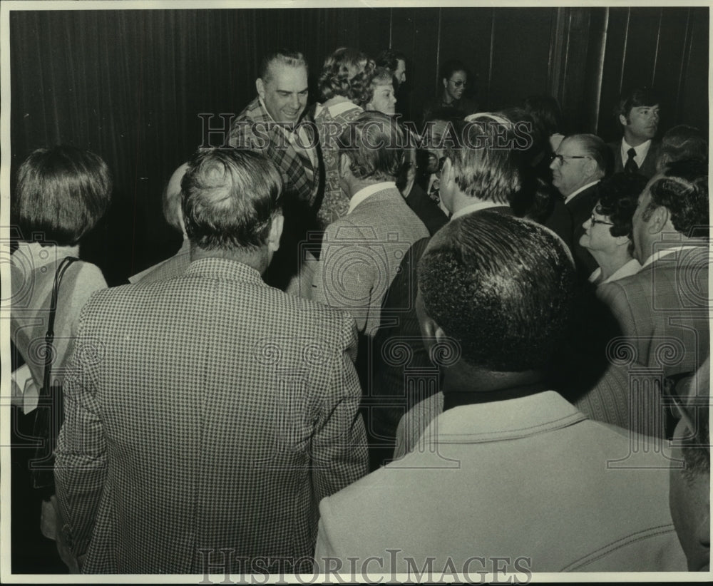 1975 Press Photo James E. Fitzmorris speaks to a group. - nob07085- Historic Images