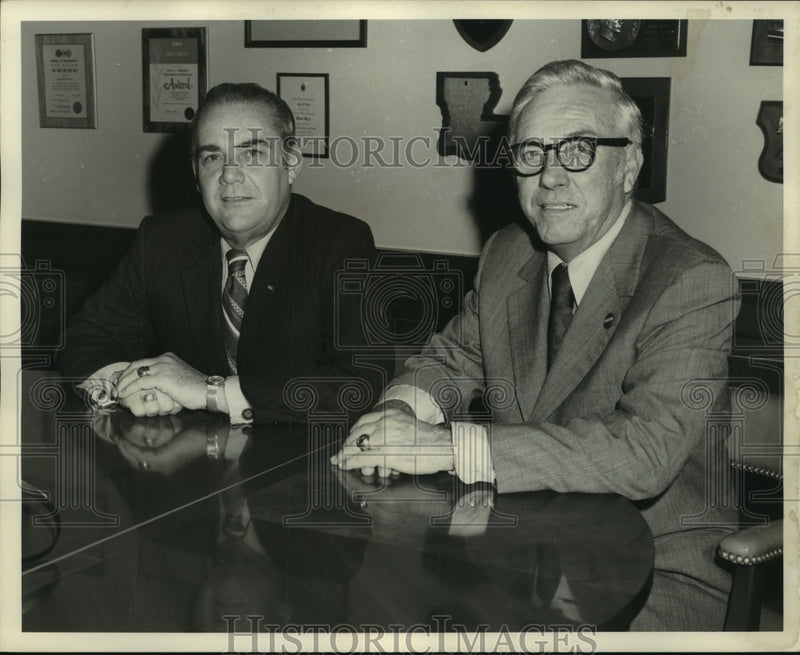 Load image into Gallery viewer, 1972 Press Photo James E. Fitzmorris Jr. and Morley A. Hudson - nob07122
