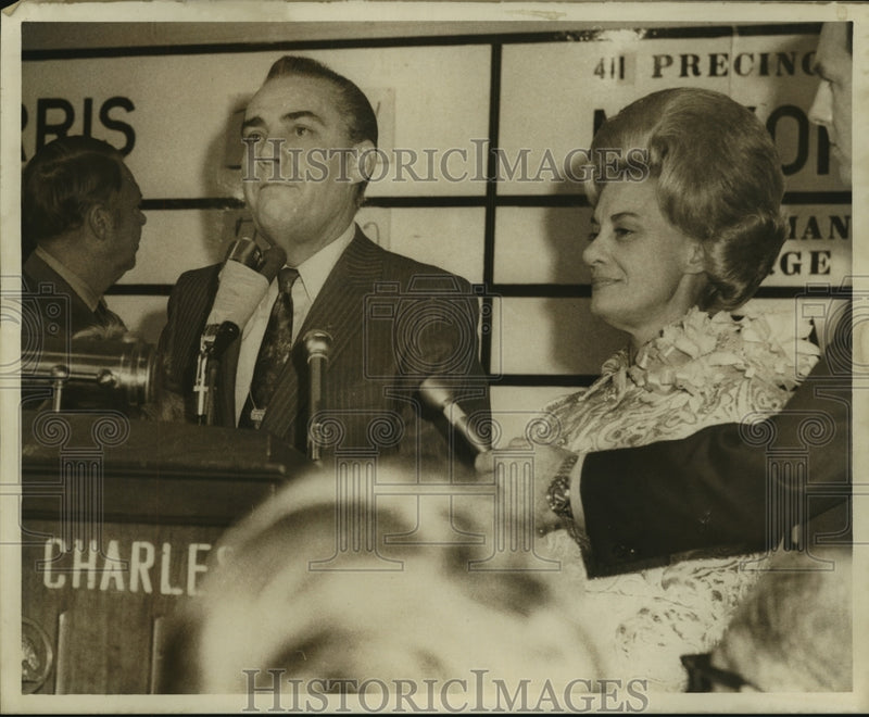 Load image into Gallery viewer, 1969 Press Photo James Fitzmorris and wife at press conference - nob07140
