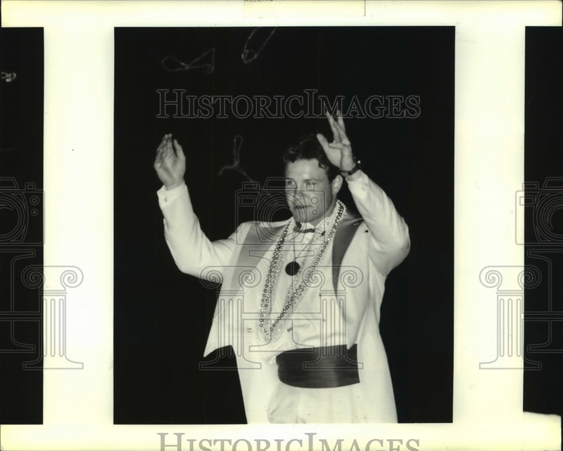 Load image into Gallery viewer, 1991 Press Photo Saints' Gil Fennerty as Grand Marshal of Krewe of Gladiators
