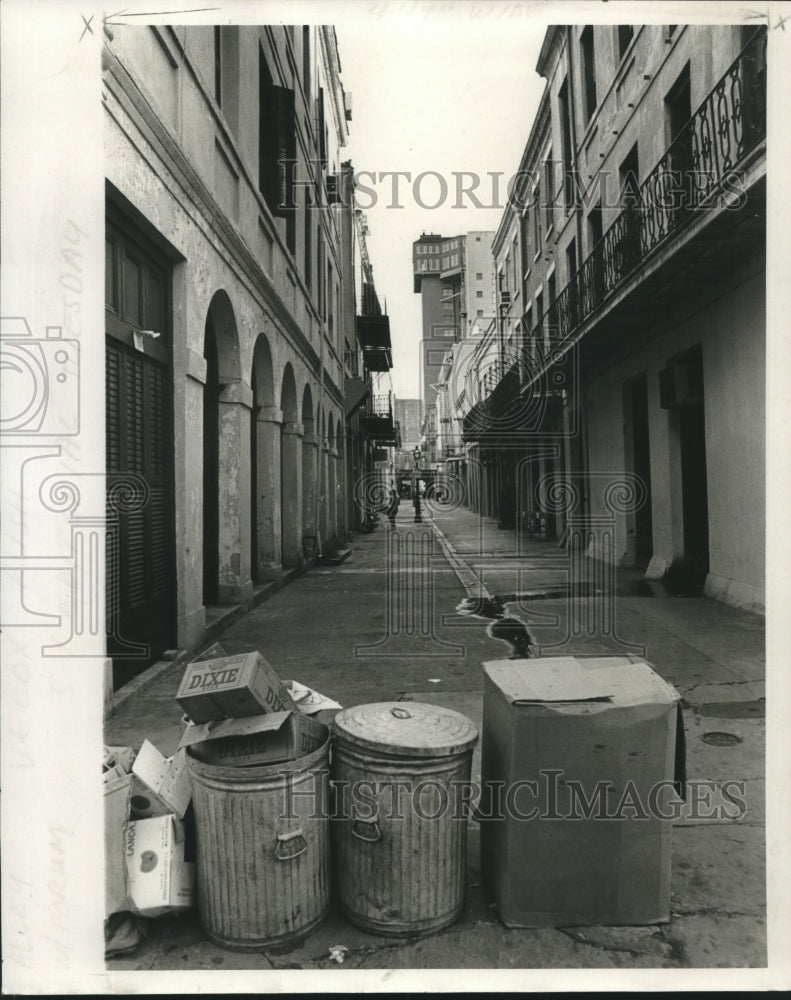 1970 Press Photo Exchange Place to be closed to the public by Monteleone Hotel