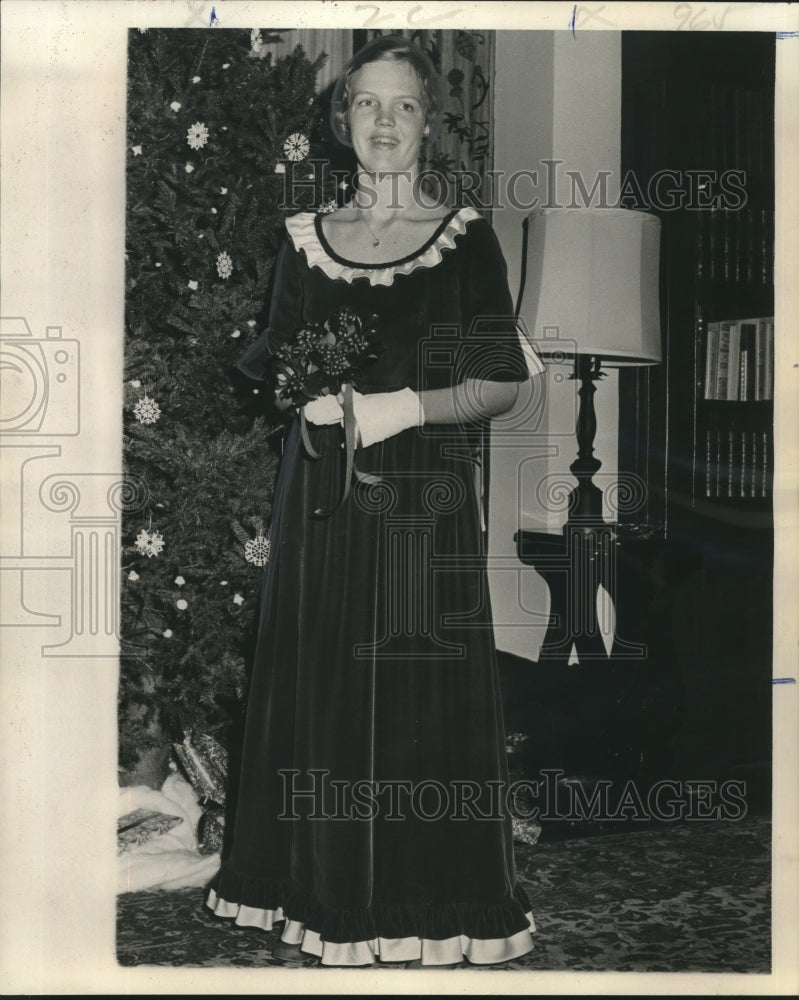 1973 Press Photo Miss Katharine Adair Ewin formally presented at Garden District- Historic Images