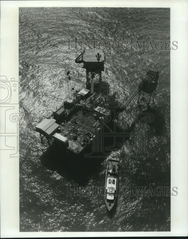 1977 Press Photo Exxon natural gas drilling rig- Historic Images