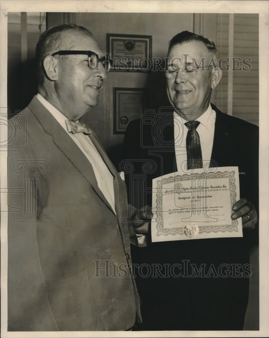1961 Press Photo Dr. George Hauser & Emile Eymard at LA Oyster Dealers meeting.