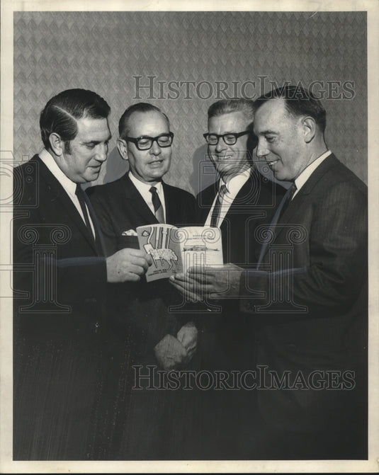 1968 Press Photo Group at New Orleans Dental Conference - nob07303