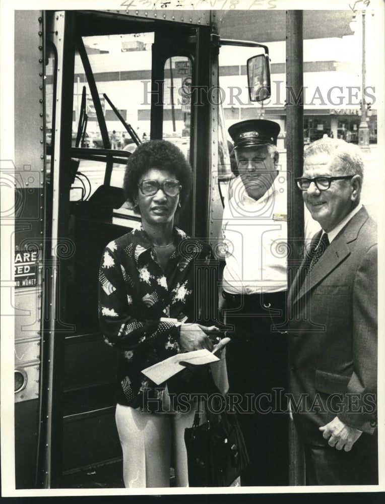 1978 Press Photo 1,000,000th passenger of the Central Business District Shuttle- Historic Images