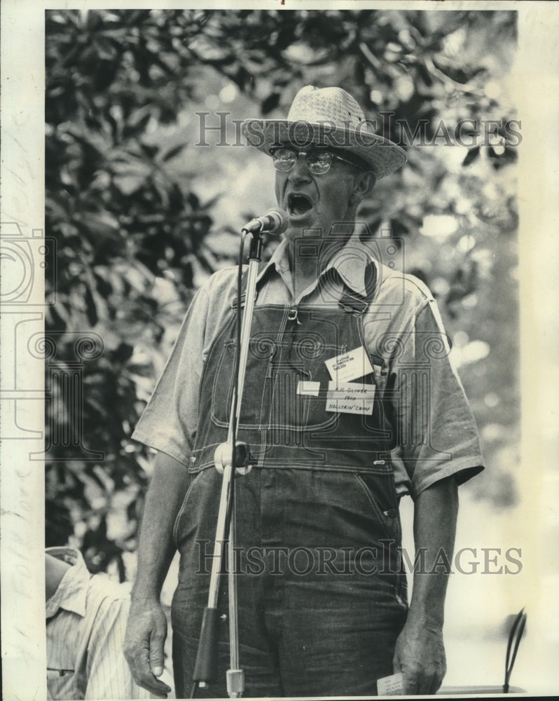 1976 Press Photo Herman Oliver, 1970 hollering champ does his thing-hollering.- Historic Images