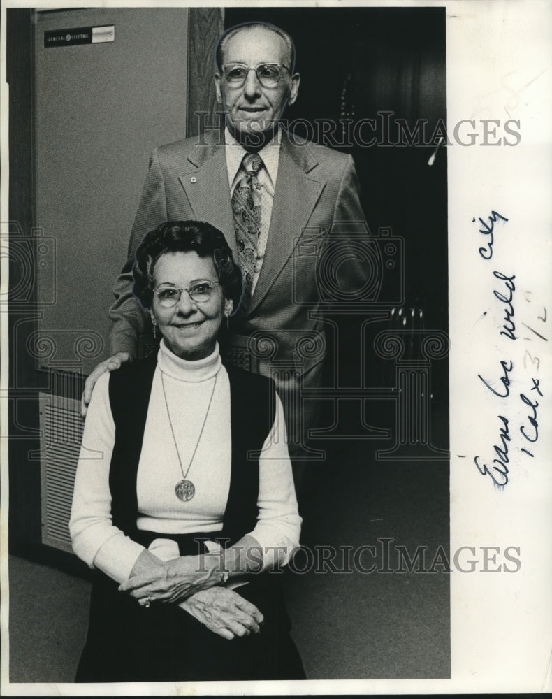 1974 Press Photo Mr. and Mrs. Arthur Evans celebrating 50th wedding anniversary- Historic Images