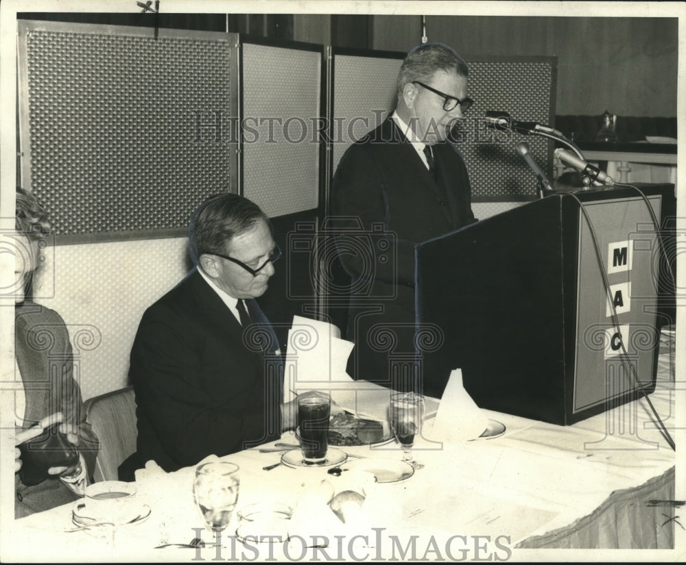 1970 Press Photo Laurance Eustis Jr. at MAC meeting at the Roosevelt Hotel - Historic Images