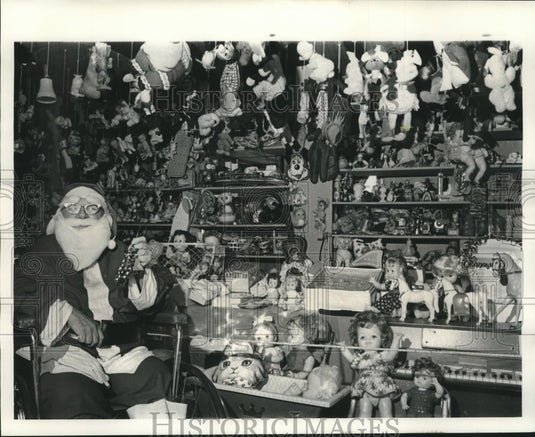 1971 Press Photo Anna Marullo Ejans as Santa at Happiness Exchange Newlands St.
