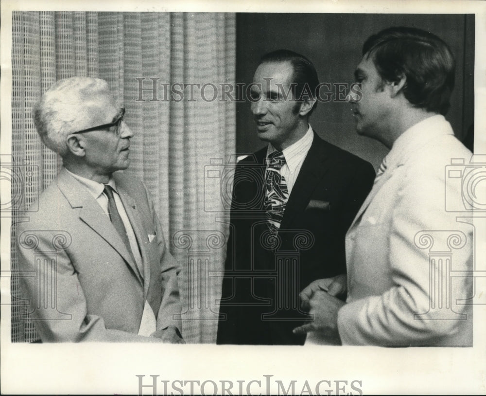 1970 Press Photo Roger Secoletain conferring with Paul Fabry &amp; Alberto Fowler- Historic Images