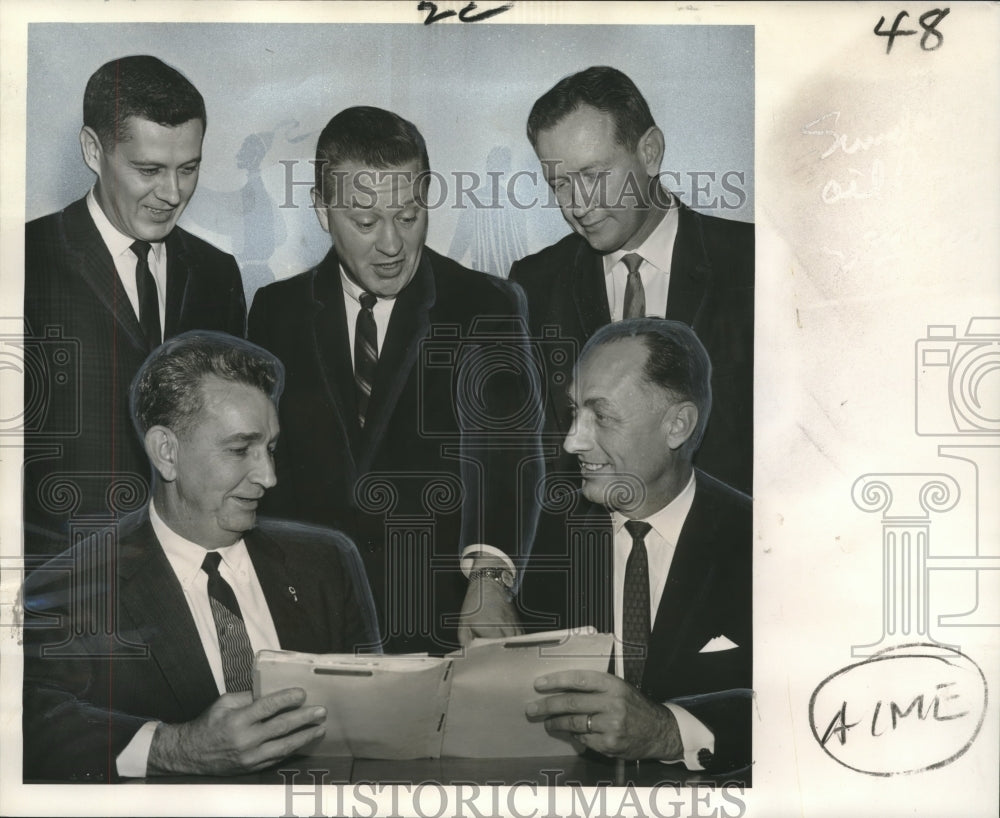1964 Press Photo J.P. Everett and Officers of Petroleum Engineers - nob08061