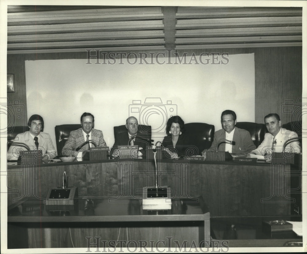 1975 Press Photo Jefferson Parish city council - Historic Images