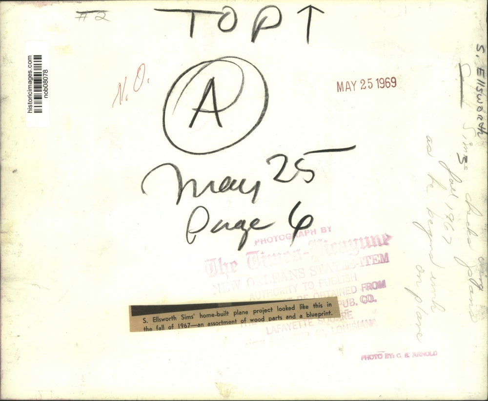 1969 Press Photo S. Ellsworth Sims studying blueprint for his homemade plane