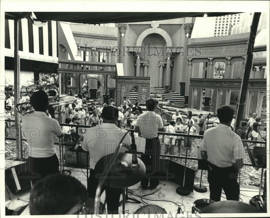 1978 Press Photo Band entertaining the crowd at the Fiesta d' Italia - Historic Images