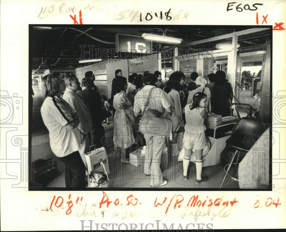 1979 Press Photo Honduras bound passengers at New Orleans International Airport- Historic Images