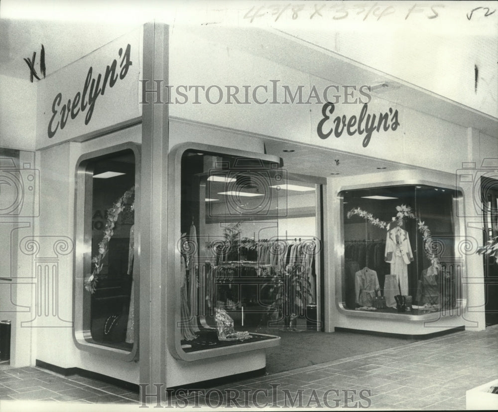 1976 Press Photo The Newest Evelyn's, located in the Lakeside Shopping Center