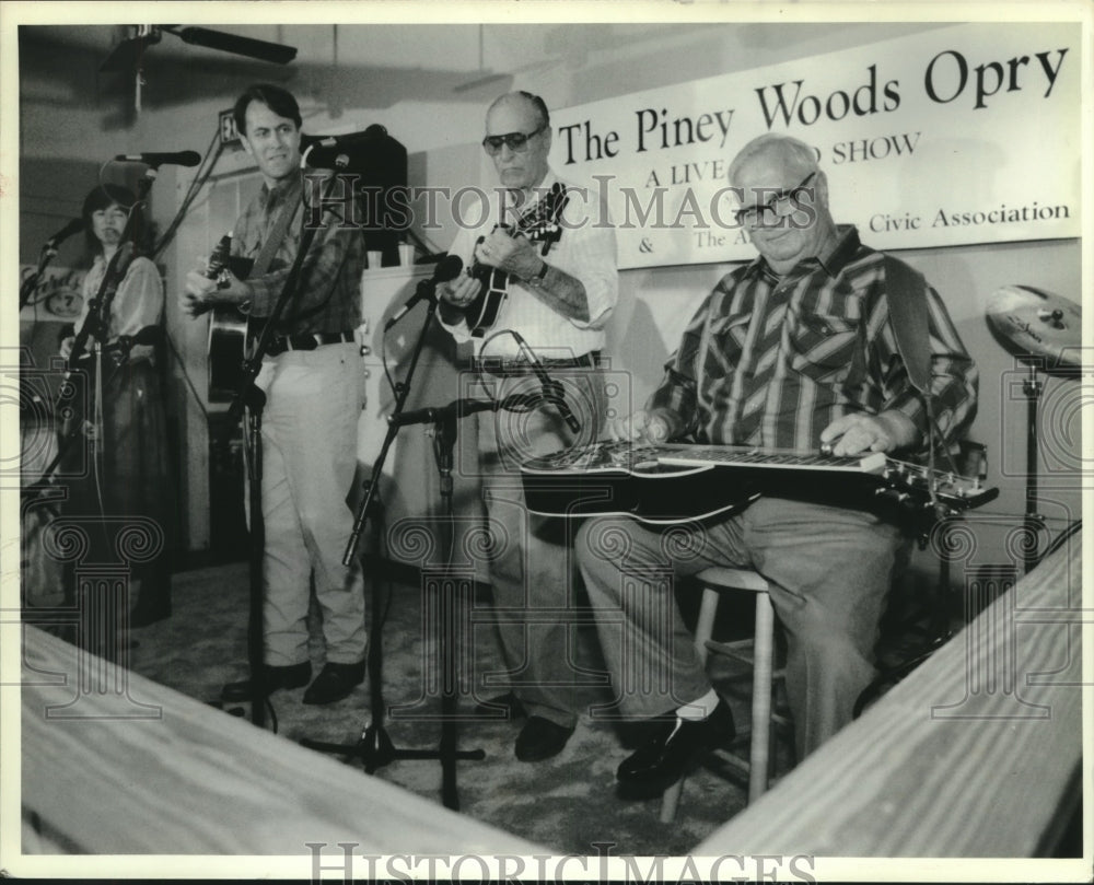 1992 Press Photo Evening Starr String Band perform at the Piney Woods Opry - Historic Images