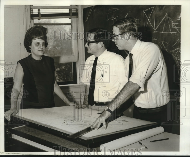 Load image into Gallery viewer, 1967 Press Photo Mrs. Folse &amp; others check decoration sketche of Beaux Arts Ball
