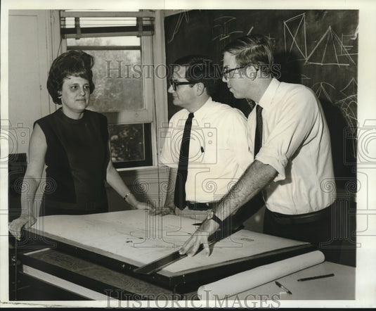 1967 Press Photo Mrs. Folse & others check decoration sketche of Beaux Arts Ball