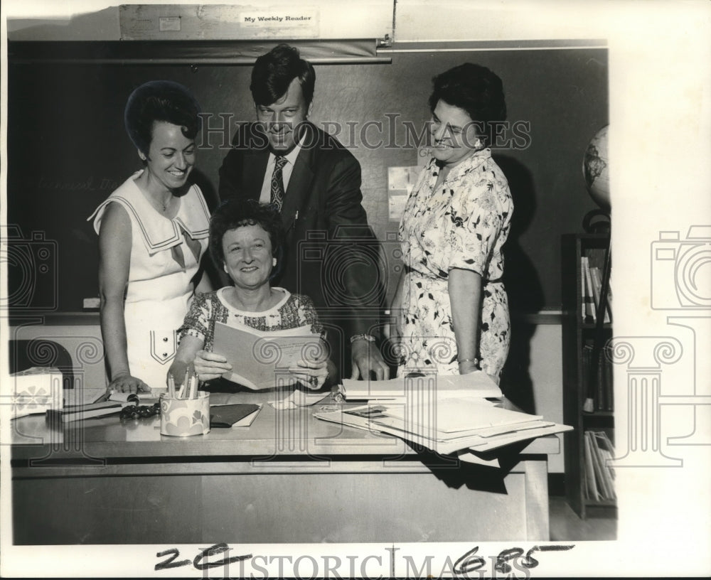 1972 Press Photo James Ellis &amp; others of Jefferson Parish adult education.- Historic Images