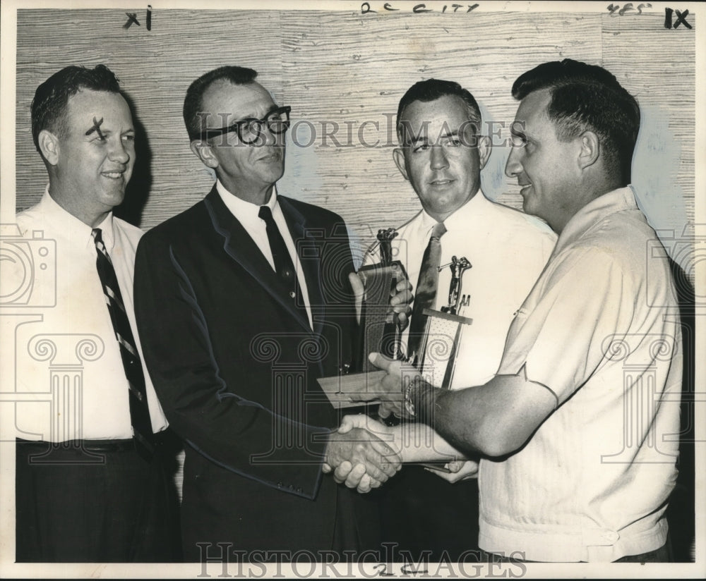 1964 Press Photo Winners of the fall golf tournament of the Home Builders Assn.
