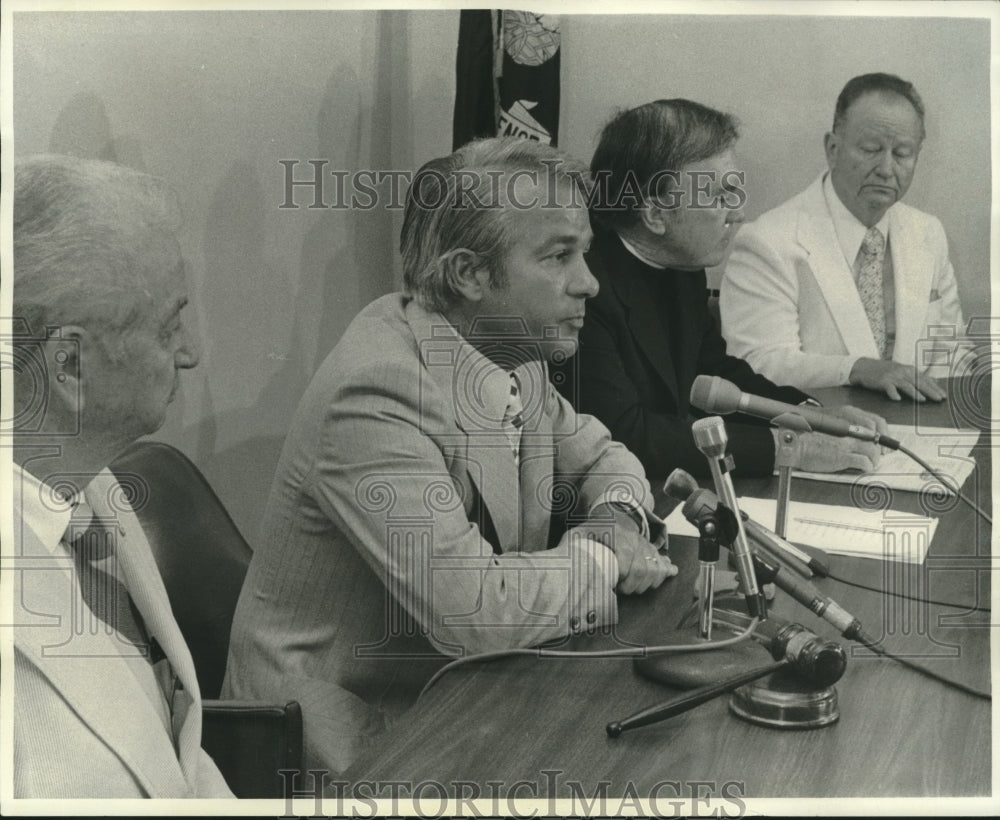 1975 Press Photo Governor Edwin Edwards press conference- Historic Images