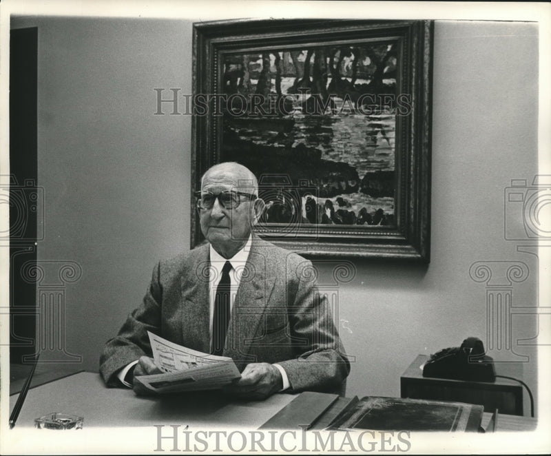 Load image into Gallery viewer, 1961 Press Photo Crawford H. Ellis at work in his office - nob08414
