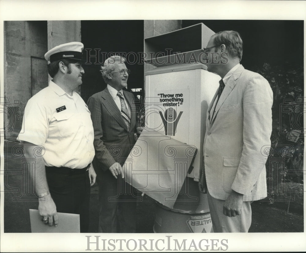 1977 Press Photo Clean City Committee, A. Lockhart, Mayor Landrieu  R. Freeman- Historic Images